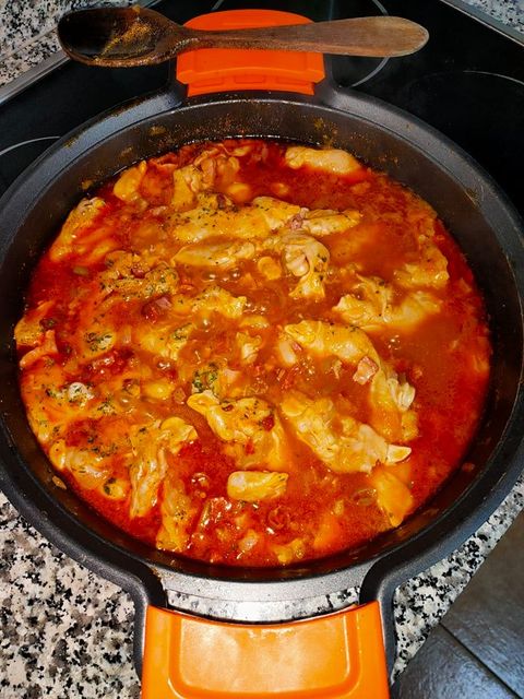 Manitas de cordero en salsa con Jamón y Chorizo